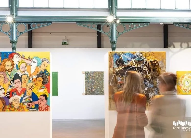 Vista da exposição 100×100 na Praça do Peixe